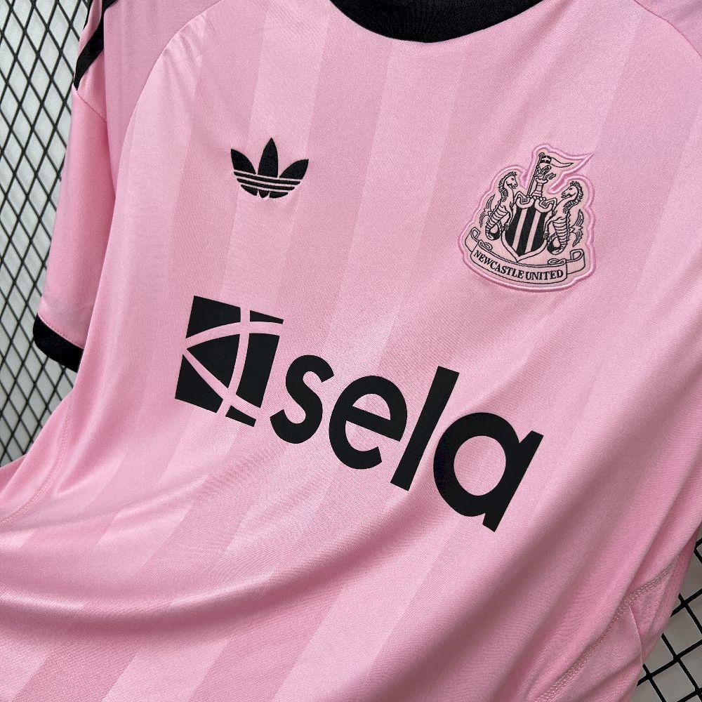 Mens Newcastle United 2025-26 Goalkeeper Jersey