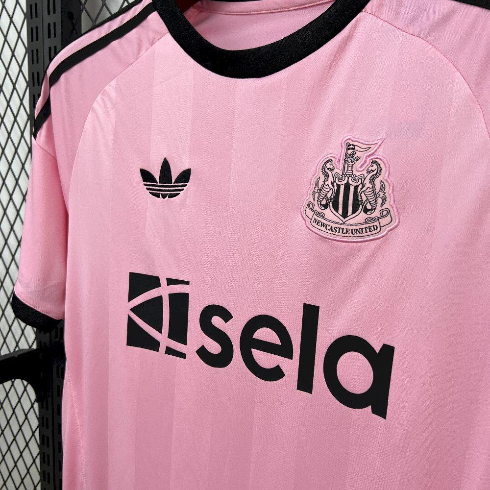 Mens Newcastle United 2025-26 Goalkeeper Jersey