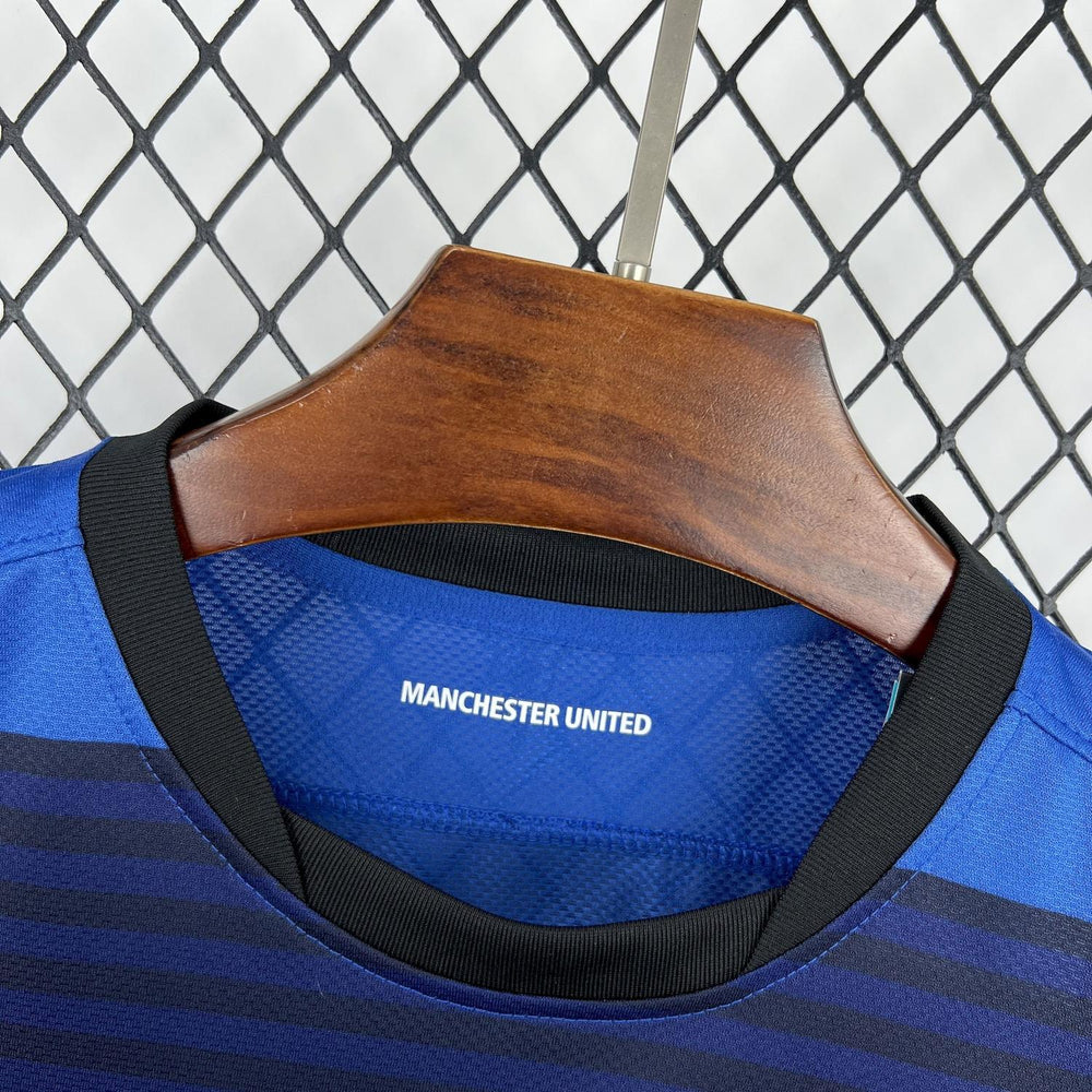 Retro Manchester United 2011-13 Away Jersey