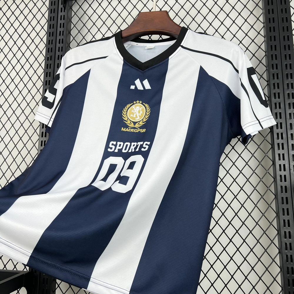 Light Blue Striped 2026 Style V-Neck Soccer Tröja