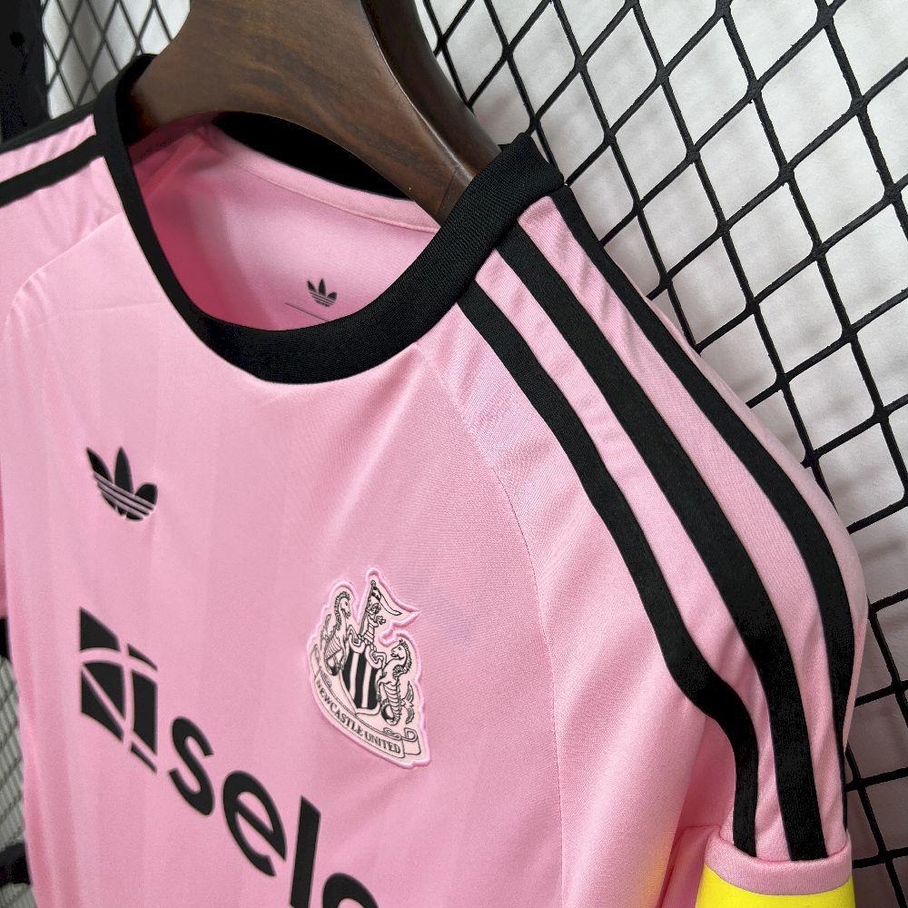 Mens Newcastle United 2025-26 Goalkeeper Jersey