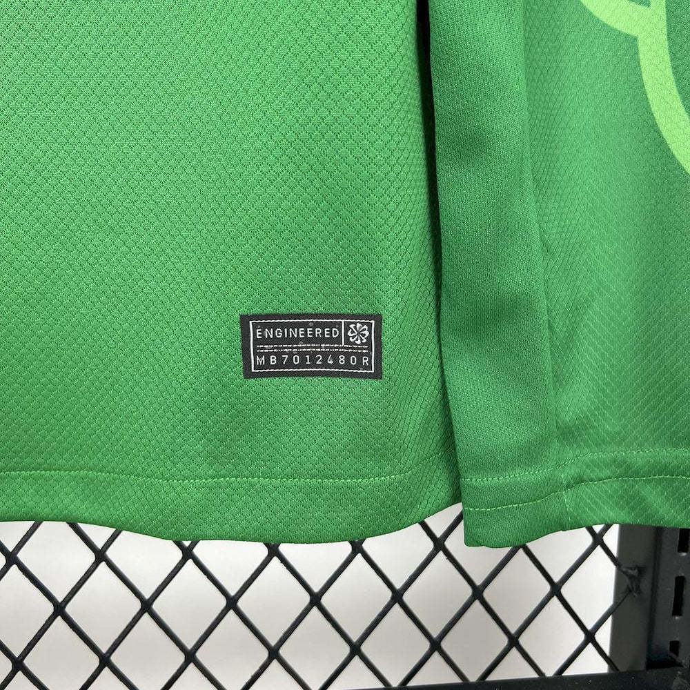 Paris Saint-Germain 2025-26 Green goalkeeper Long Sleeves Jersey