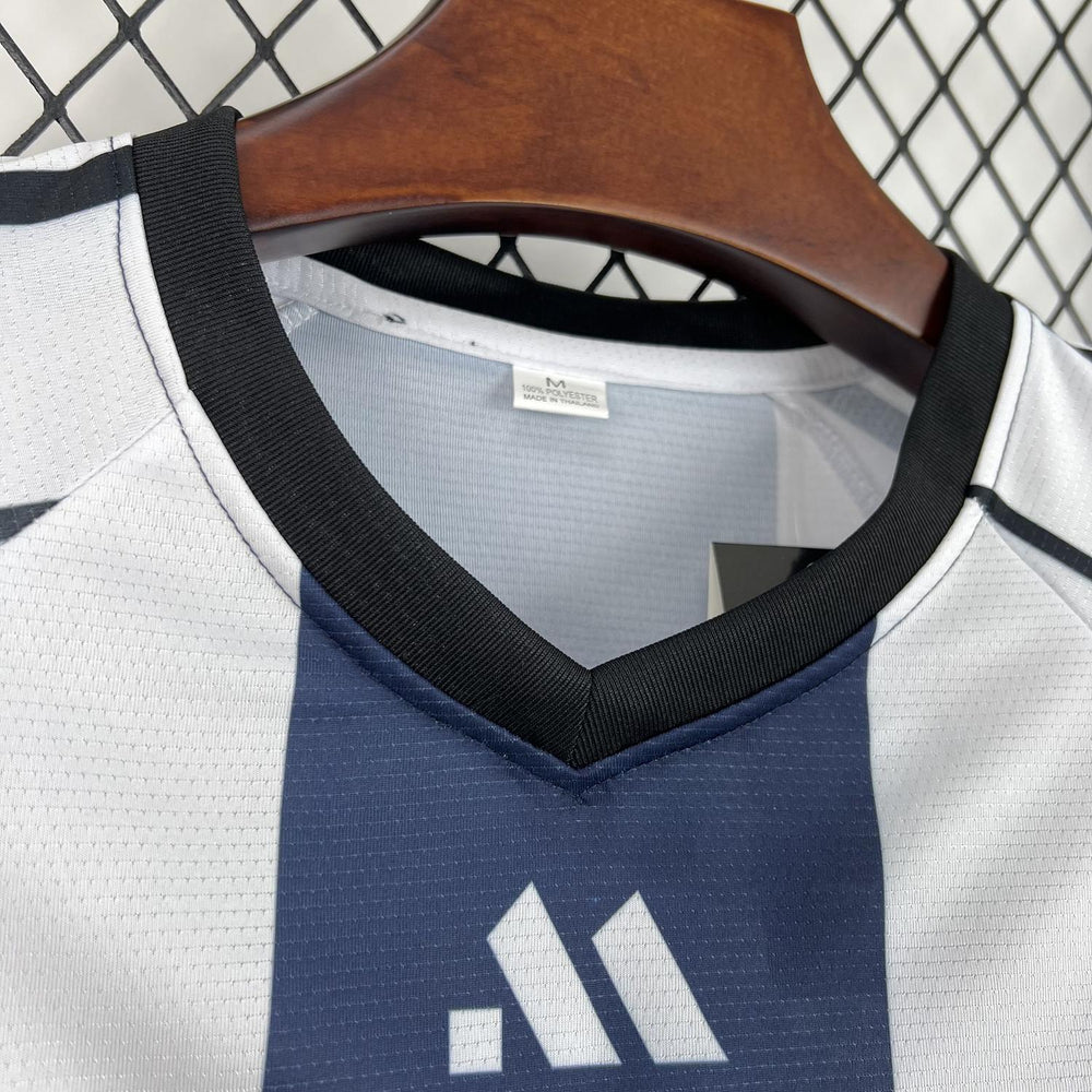 Light Blue Striped 2026 Style V-Neck Soccer Tröja